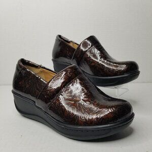 Nurture Women’s Brown Patent Leather Embossed Slip On Work Shoes Clogs Nursing 6